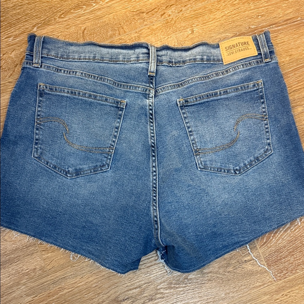 Signature by Levi Strauss Blue Denim Pearl & Rhinestone Heritage Jean Shorts 16 - Picture 2 of 11